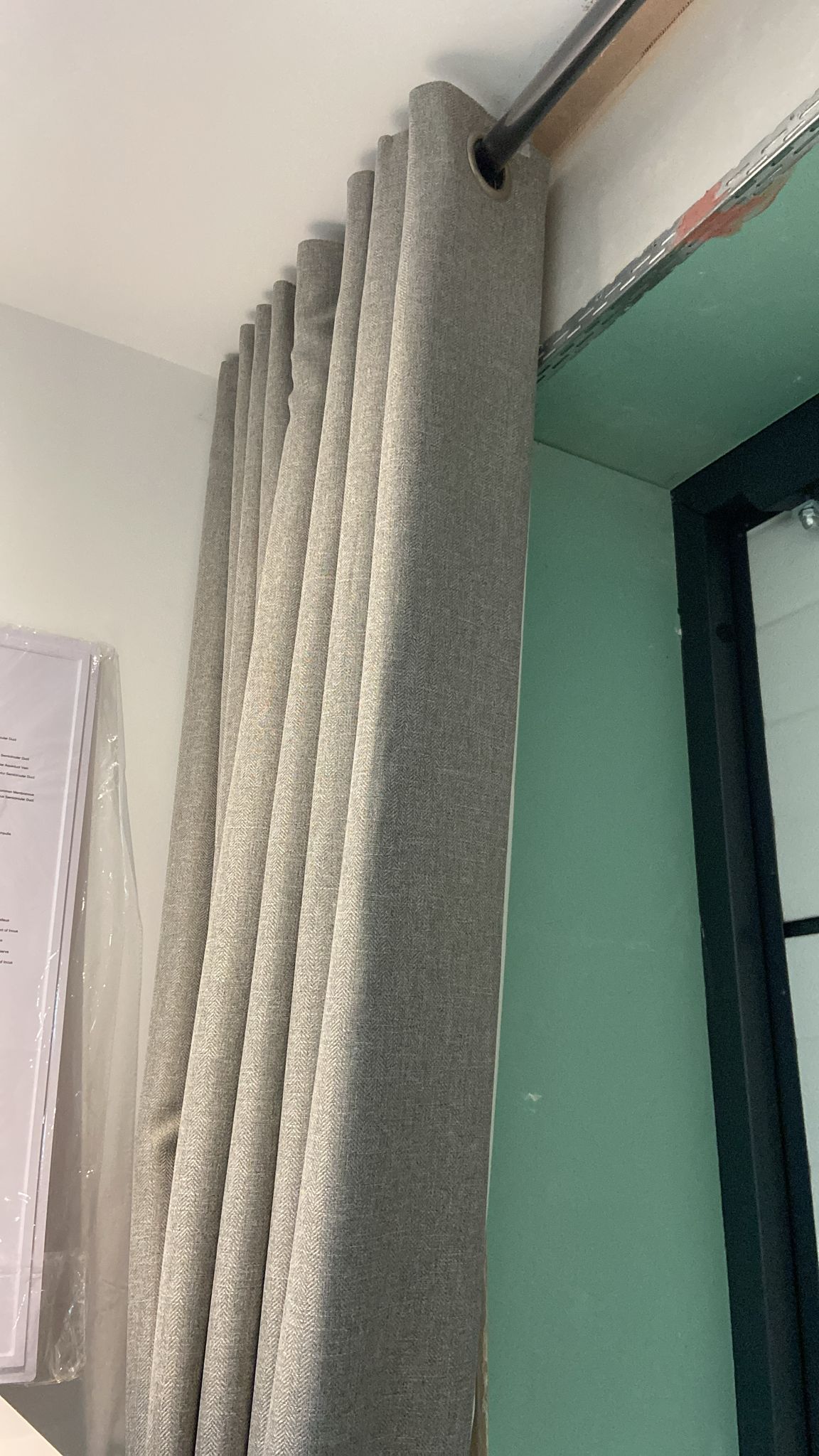 Aman Kaur curtain review
