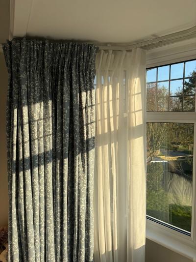 Excellent bay window track