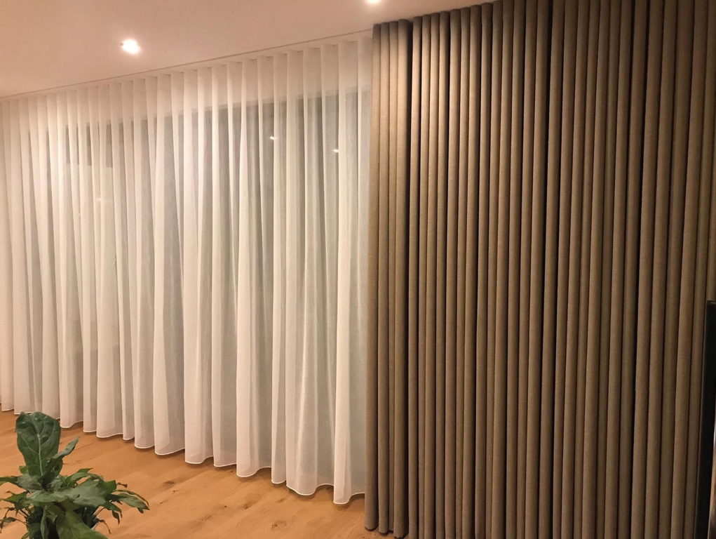 Recess Curtain Track Roomshot
