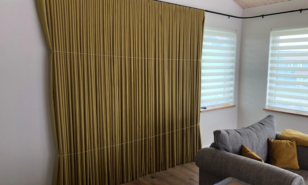 Wall Colour, Should Curtains Be The Same Colour As Walls