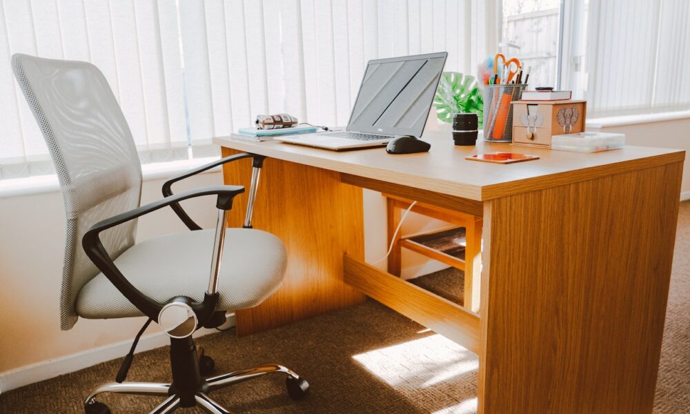 5 Ways Fabric Blinds Can Improve Employee Office Performance