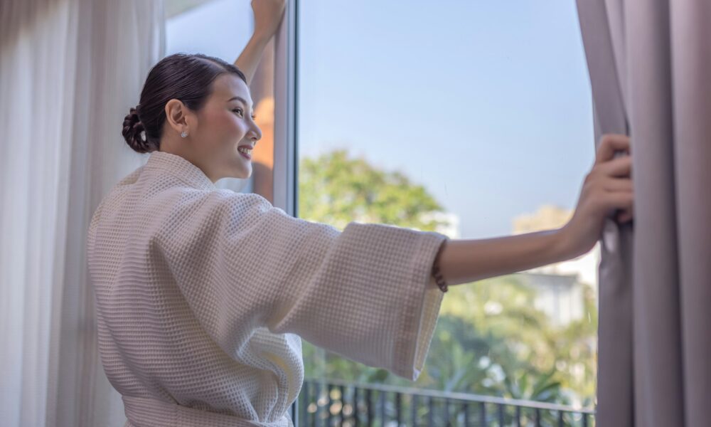 How Bendable Curtain Tracks Hold Up in Busy Homes